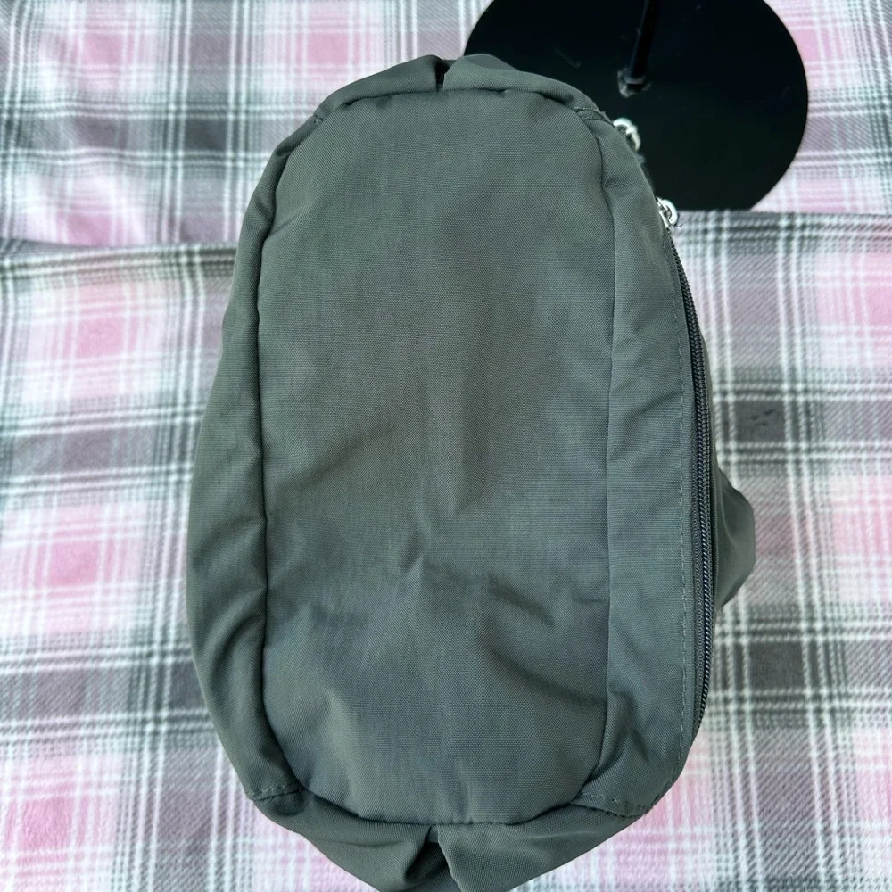 baggallini hand bag 12Wx13Hx5.5Deep